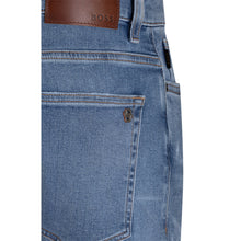 Carica l'immagine nel visualizzatore di Gallery, Jeans Hugo Boss 28