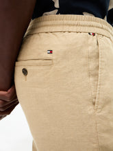 Carica l'immagine nel visualizzatore di Gallery, Pantalone Tommy Hilfiger 28

